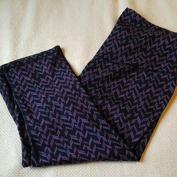 Old Navy over the belly maternity work out capri - Picture 1 of 5